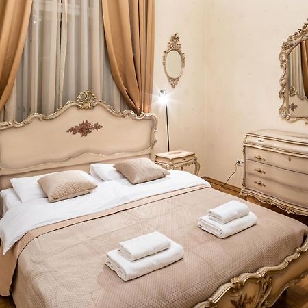 3 Bedrooms Royal Italian Style In An Austrian Building, Parking, Balcony Lviv Ngoại thất bức ảnh