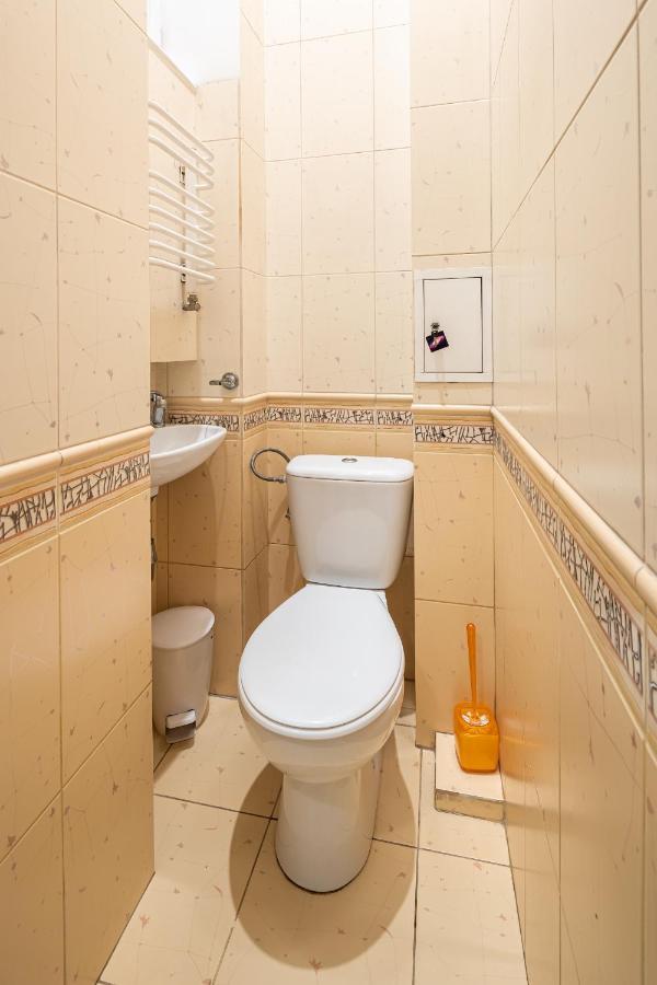 3 Bedrooms Royal Italian Style In An Austrian Building, Parking, Balcony Lviv Ngoại thất bức ảnh