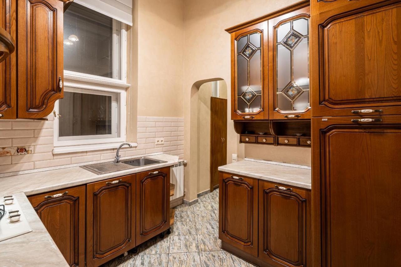 3 Bedrooms Royal Italian Style In An Austrian Building, Parking, Balcony Lviv Ngoại thất bức ảnh