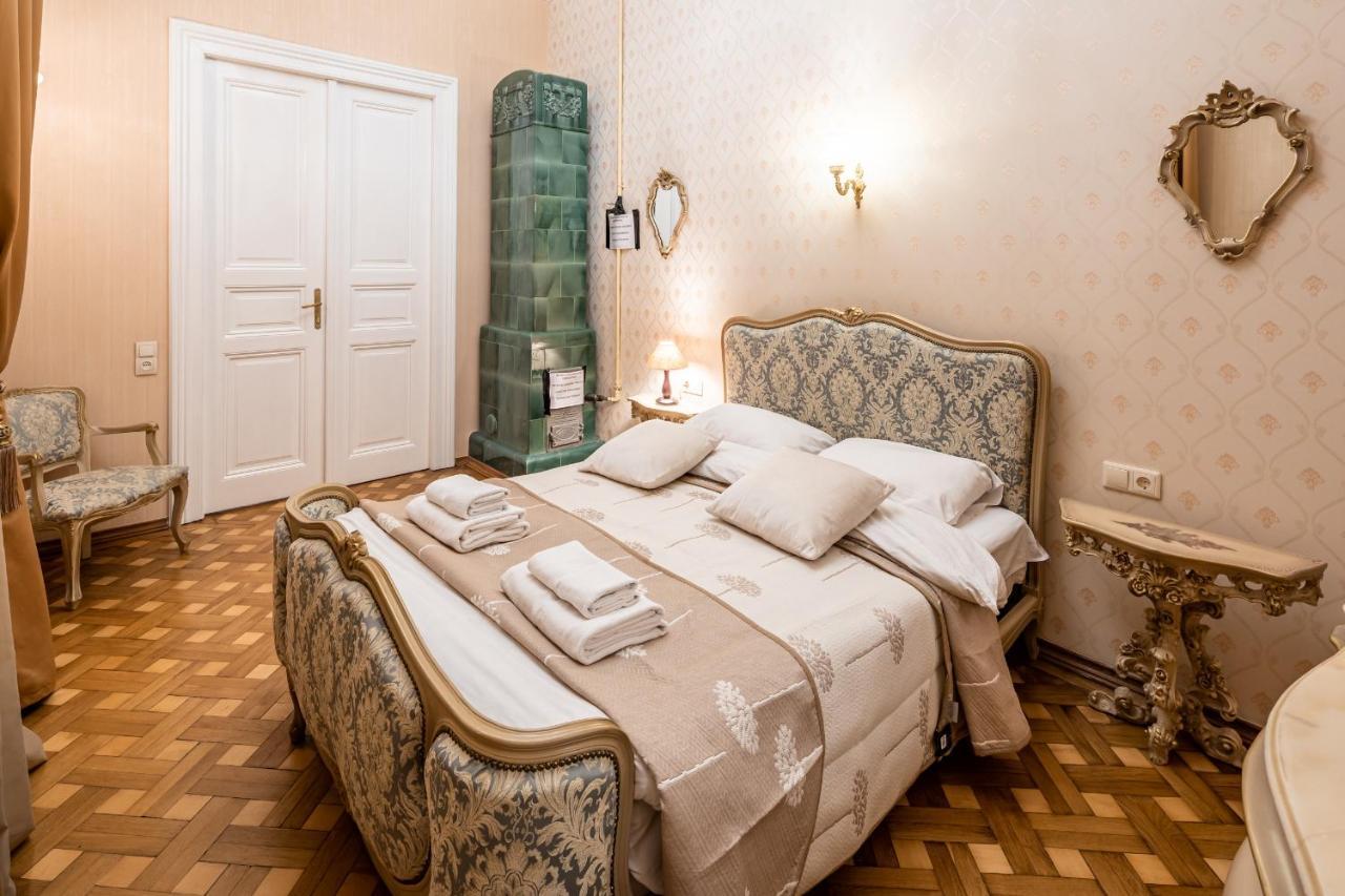 3 Bedrooms Royal Italian Style In An Austrian Building, Parking, Balcony Lviv Ngoại thất bức ảnh