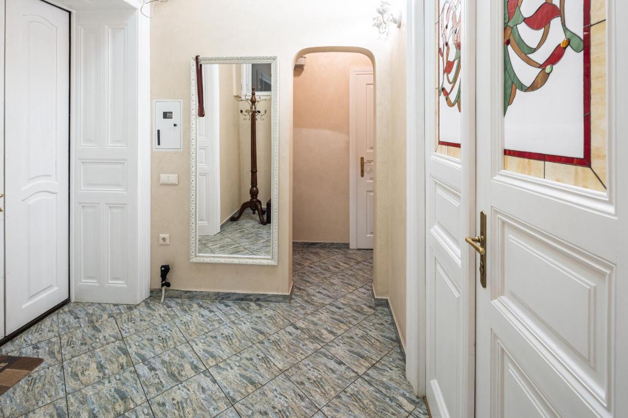3 Bedrooms Royal Italian Style In An Austrian Building, Parking, Balcony Lviv Ngoại thất bức ảnh