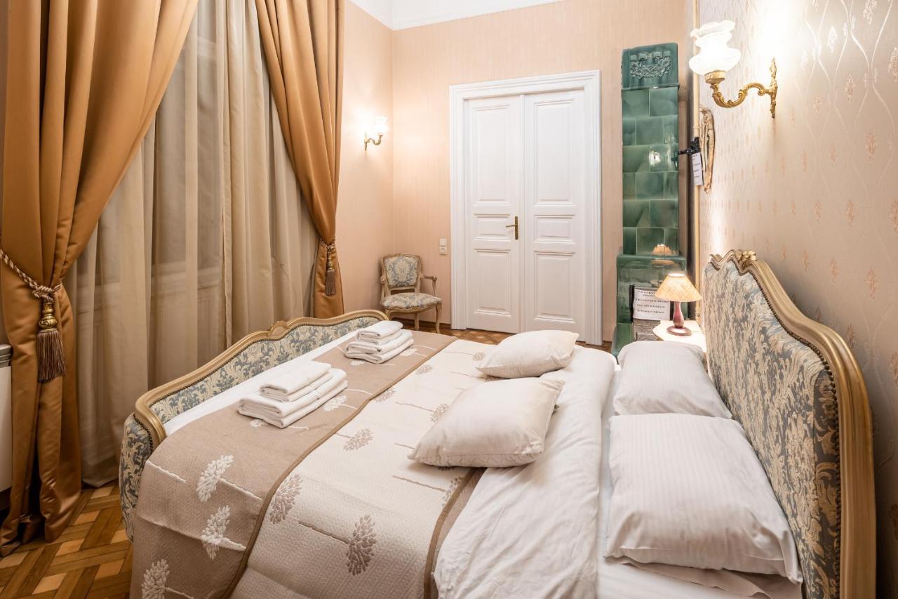 3 Bedrooms Royal Italian Style In An Austrian Building, Parking, Balcony Lviv Ngoại thất bức ảnh