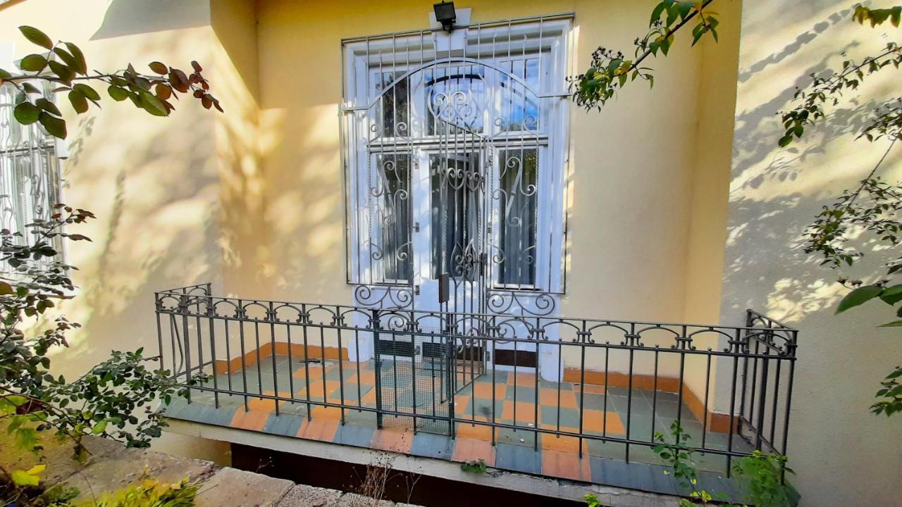 3 Bedrooms Royal Italian Style In An Austrian Building, Parking, Balcony Lviv Ngoại thất bức ảnh